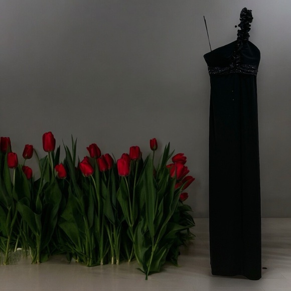 Black one shoulder strap romantic dress size small - Picture 3 of 8